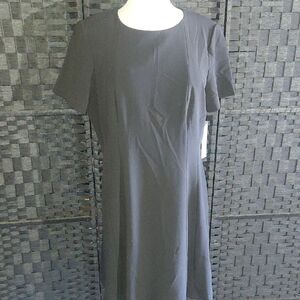 Elegant Black Midi Dress with Short Sleeves